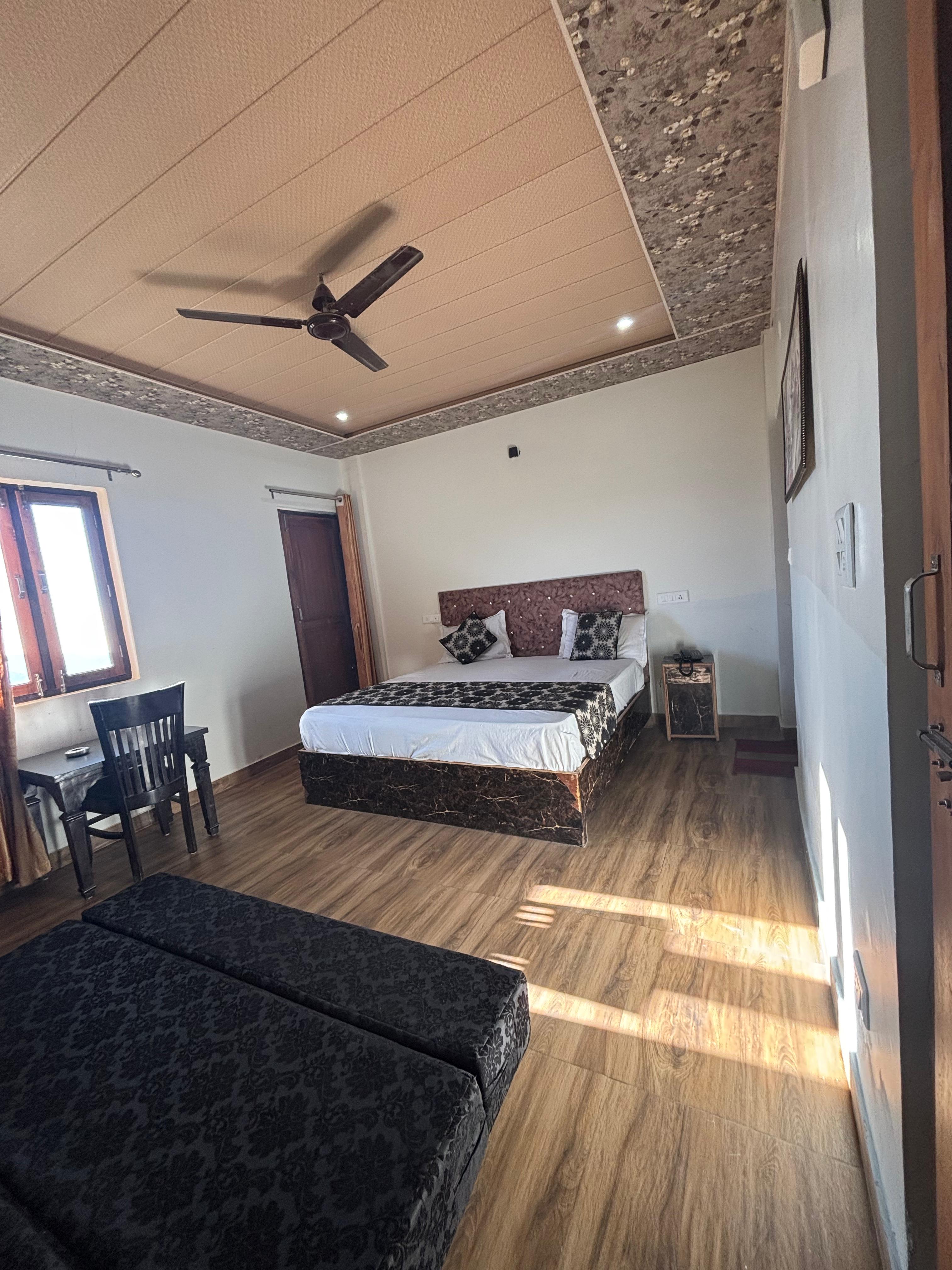 Baakhli Guest House - Tap to explore photos