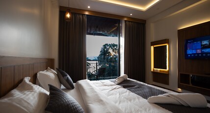 Lake Paradise Resort Room Type - Deluxe double room with balcony