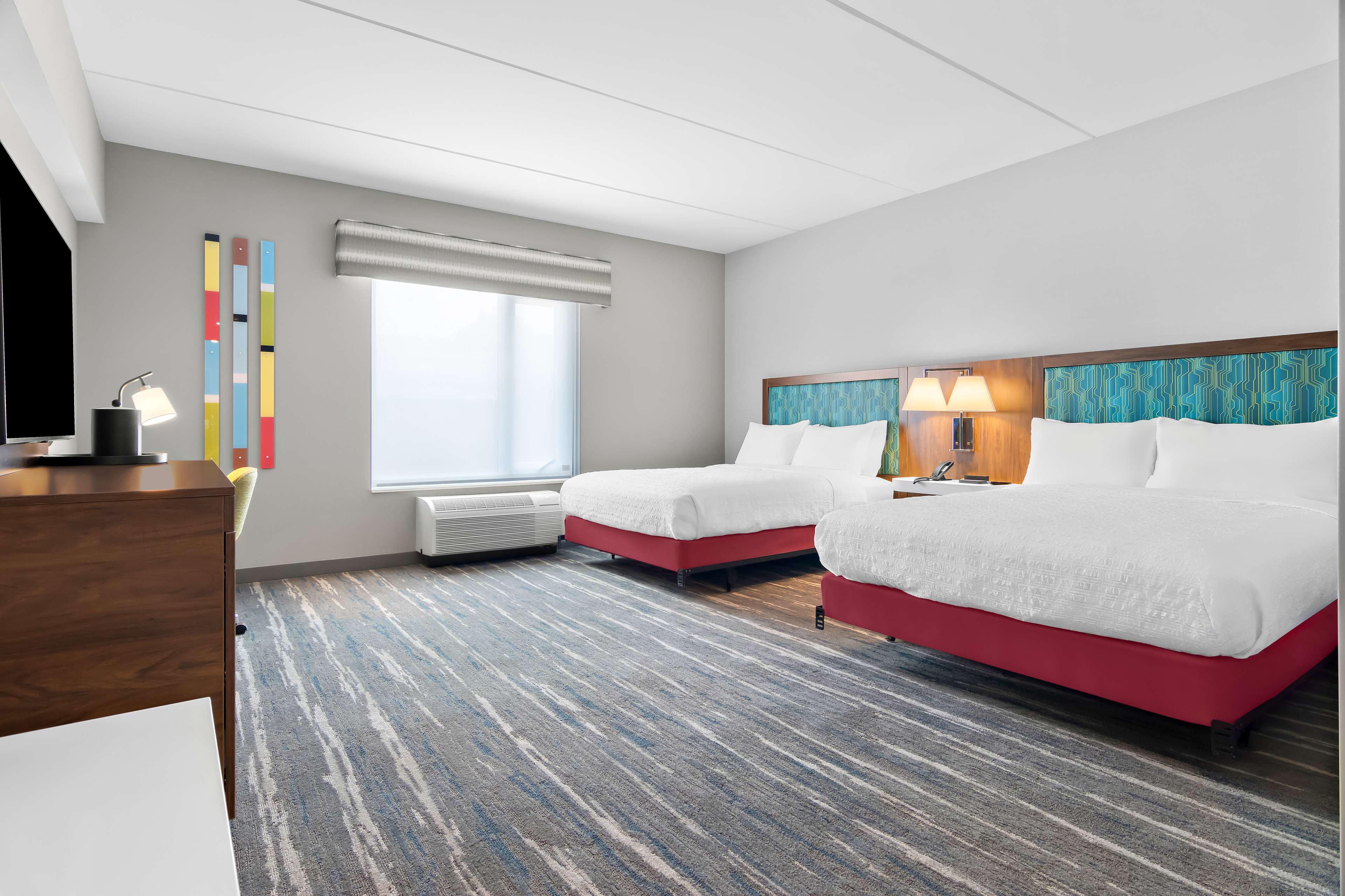 Hampton Inn & Suites Chicago Medical District UIC - Tap to explore photos
