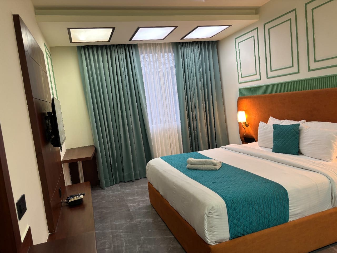 Asian Suites 584 IFFCO Metro - Tap to explore photos