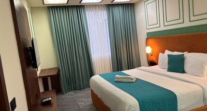 Asian Suites 584 IFFCO Metro Room Type - Premium Room