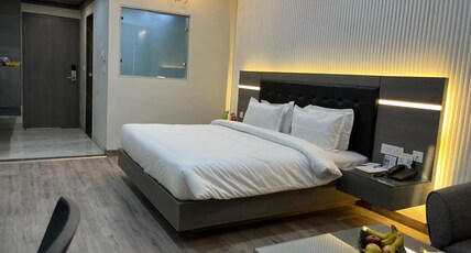 Hotel Residency Room Type - Executive Room with 1 Hours Early Check-in and 20 percent Off on Food