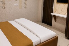 Photos of HOTEL MAX - In Budget & Comfortable Rooms - For Corporates, Couples, Families Near HMV, DAV, Grain M
