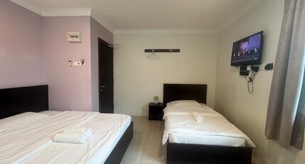 OYO 91259 Hai Thien Motel Room Type - Suite Triple