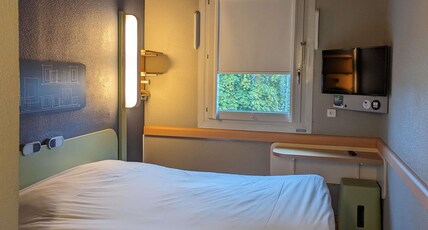 ibis budget Saint-Omer Centre Room Type - Double Room with a large bed for 2 people
