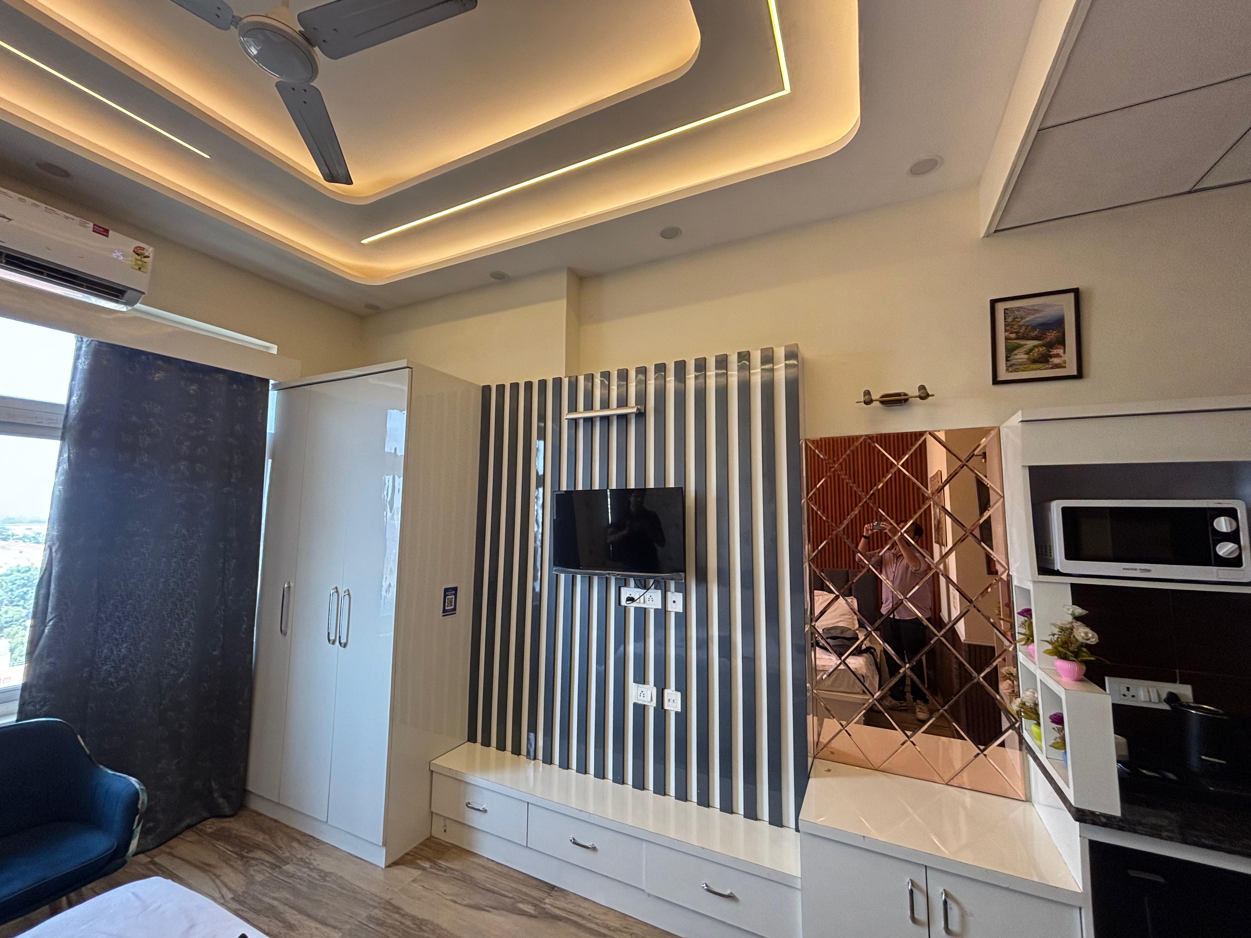 Trovero Suites - Luxury Studios at Paramount - Tap to explore photos