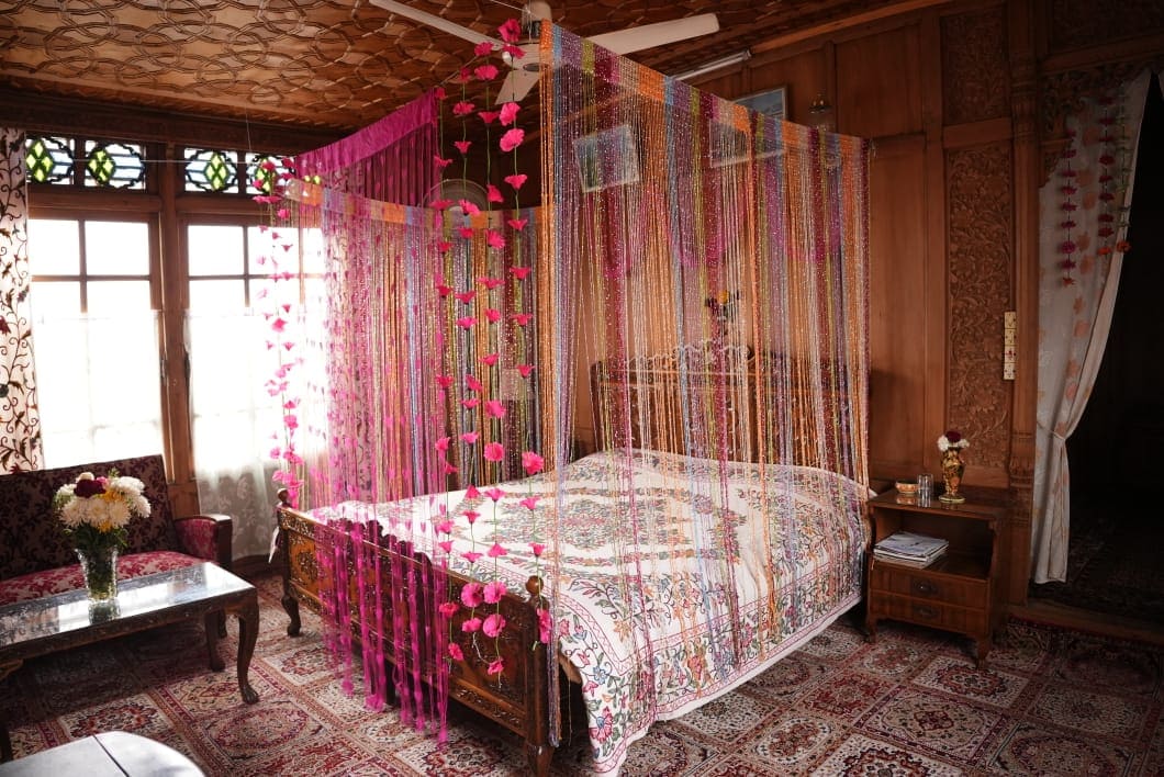 Chinar Group of Houseboats - Tap to explore photos