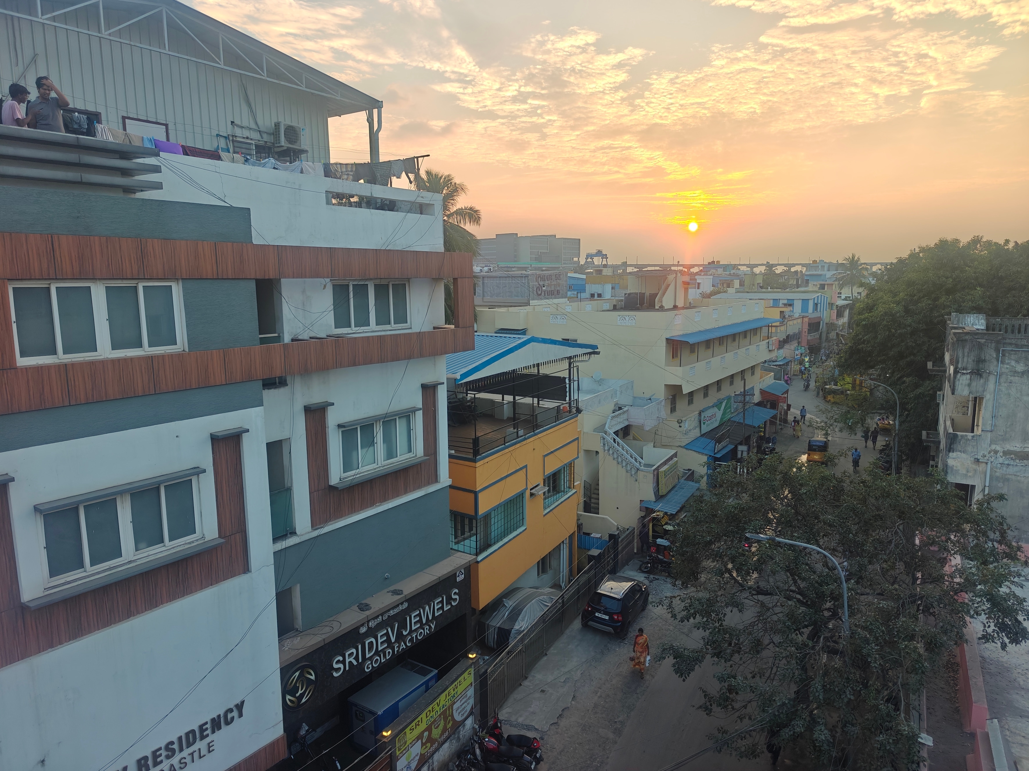 Hotel Wooden Park Near DLF IT PARK - Tap to explore photos