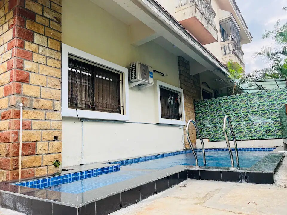 Felicity Stays Lake Escape 3BHK with Pvt Pool - Tap to explore photos