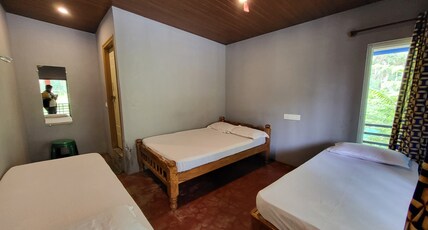 Rainy Cloud Homestay Room Type - Premium Balcony Room