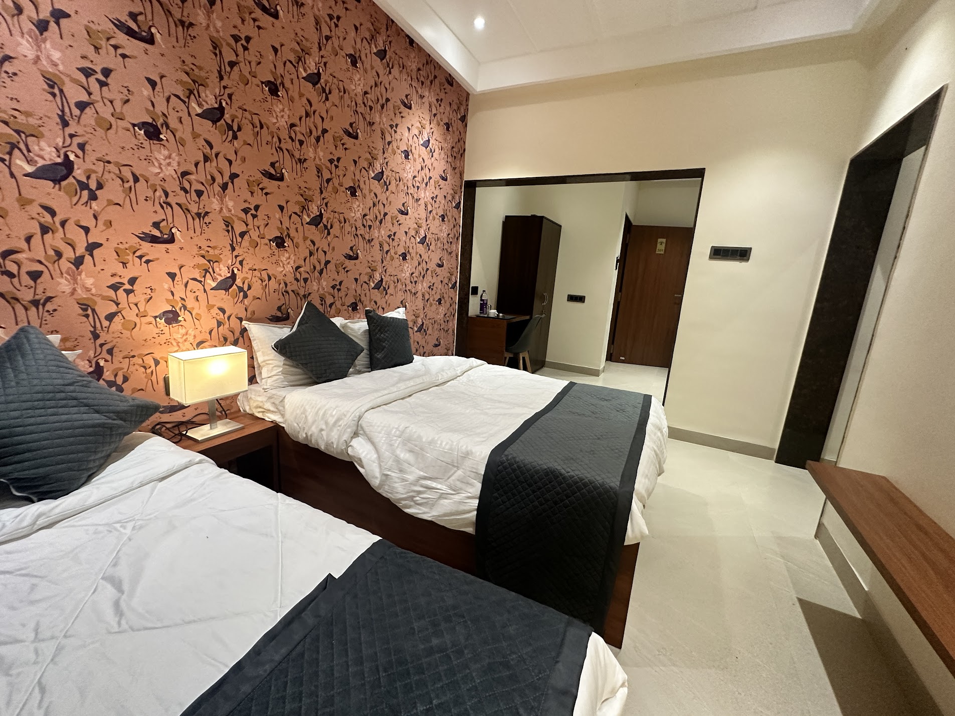 LEO Deluxe and Suite Room - Tap to explore photos