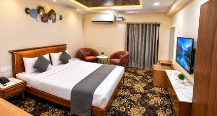 Hotel Sri Vintage Inn Room Type - Luxury Room