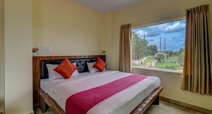 S L A INN Room Type - Deluxe Room