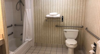 Hilton Garden Inn Addison Room Type - 2 DOUBLE ACC RM W BATHTUB