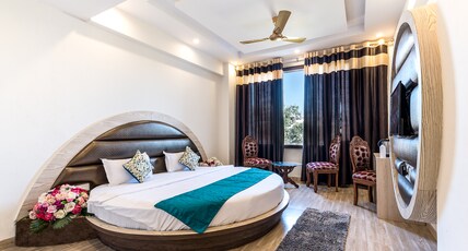HOTEL PREMIUM FLEMINGO Room Type - Suite AC Rooms
