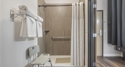 Best Western Plus Columbia River Inn Room Type - Accessible - 2 Queen, Mobility Accessible, Communication Assistance, Walk In Shower, Non-Smoking, Co Best Western Plus Columbia River Inn Room Type - Accessible - 2 Queen, Mobility Accessible, Communication Assistance, Walk In Shower, Non-Smoking, Co