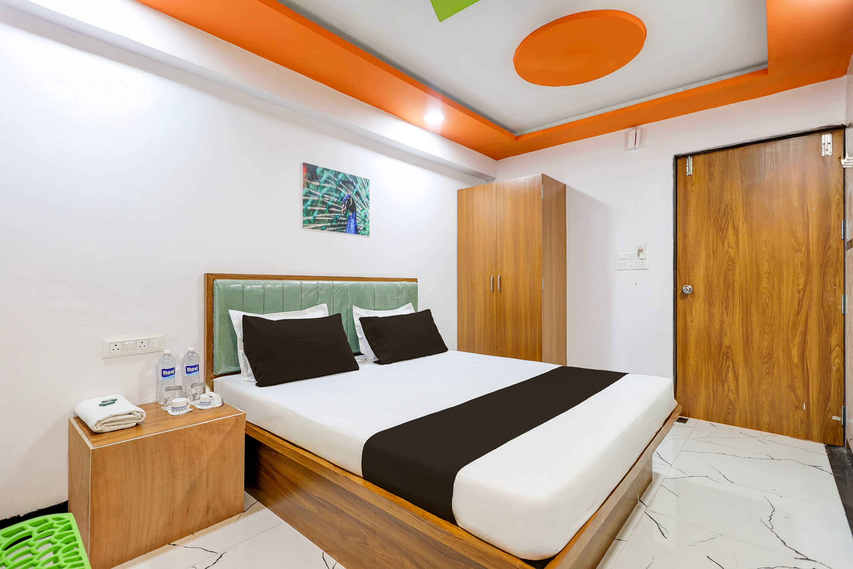 Hotel O AB Executive Lodging - Tap to explore photos