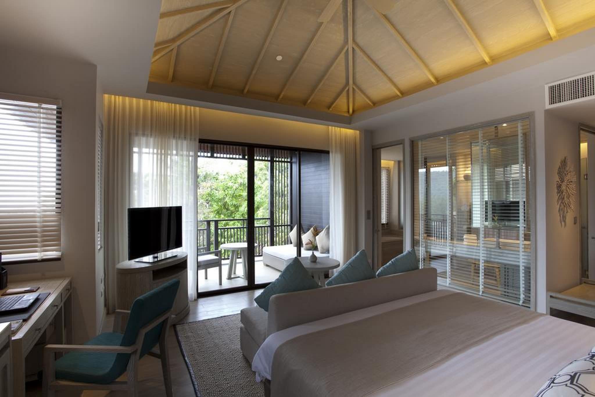 Pullman Phuket Arcadia Naithon Beach - Tap to explore photos