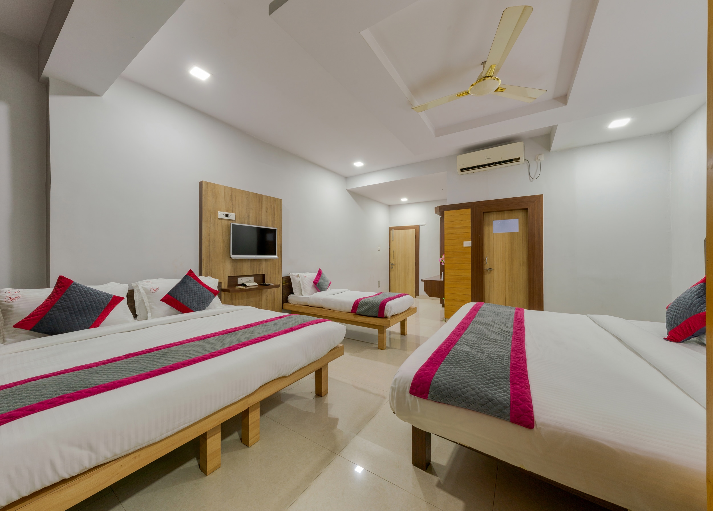 Hotel Vihar Deluxe - Tap to explore photos