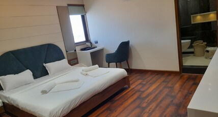 Staykart Z Room Type - Premium Room