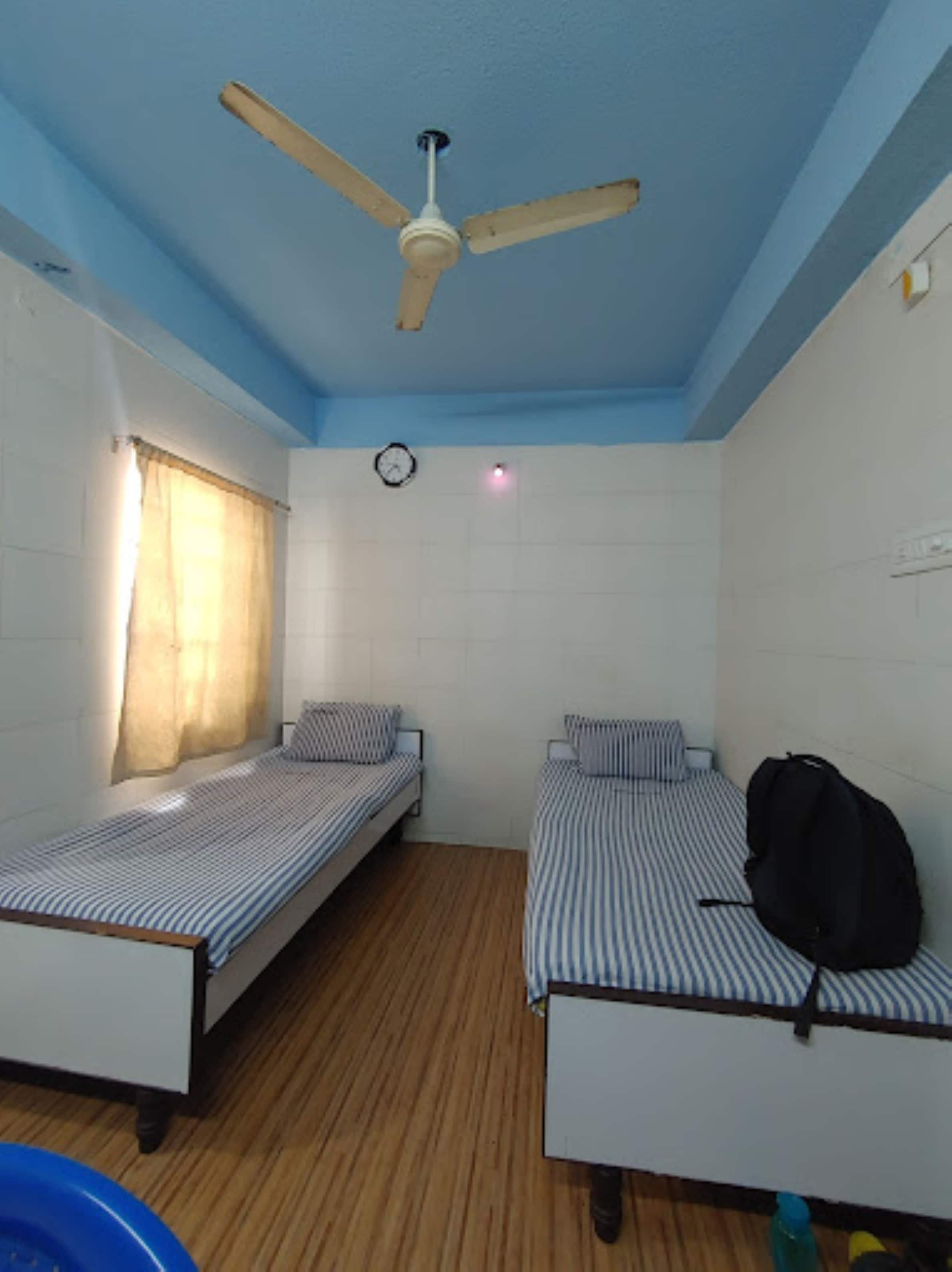 Hotel Metro Palace Mannady - Tap to explore photos