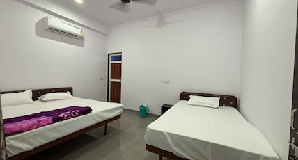 Hotel Raghunath Palace Room Type - Deluxe Triple Room