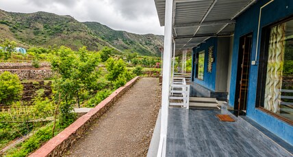 Royal Villa Resort Room Type - Super Deluxe Room with mountain view