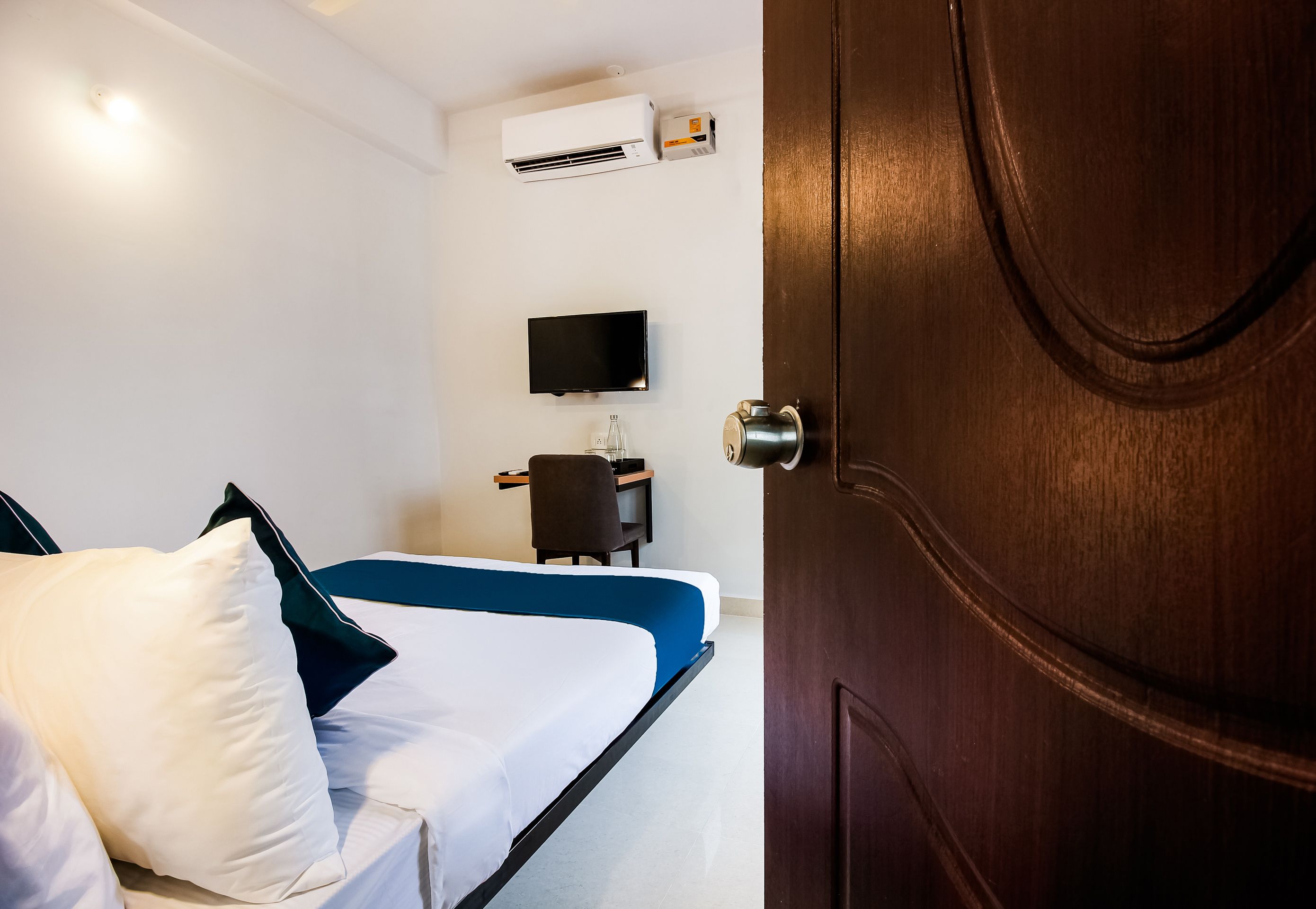 Super Hotel O GACHIBOWLI BESIDE DLF - Tap to explore photos