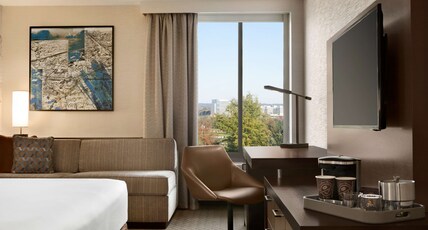 Doubletree by Hilton McLean Tysons Room Type - 1 KING DELUXE ROOM