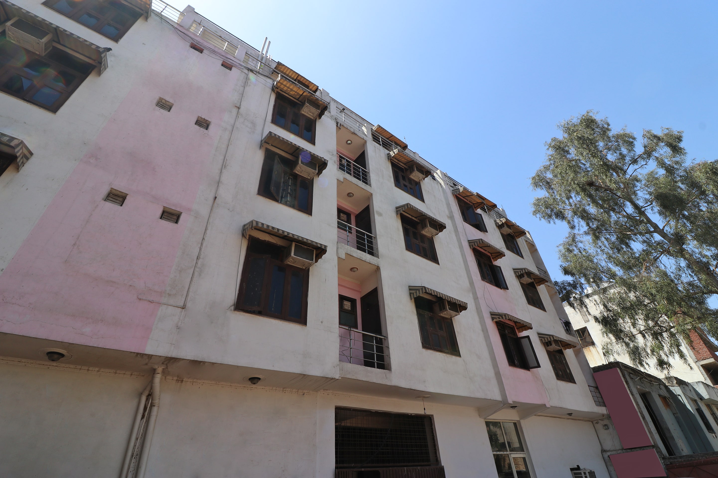 Hotel O Mahak Palace - Tap to explore photos