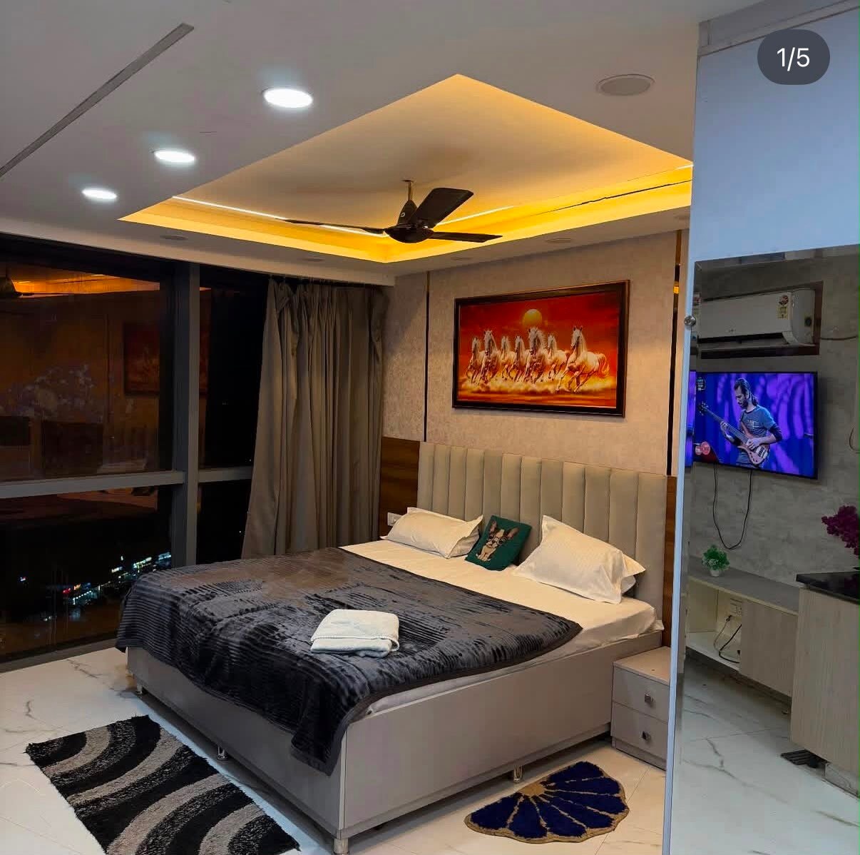 Gaur city studio stay - Tap to explore photos