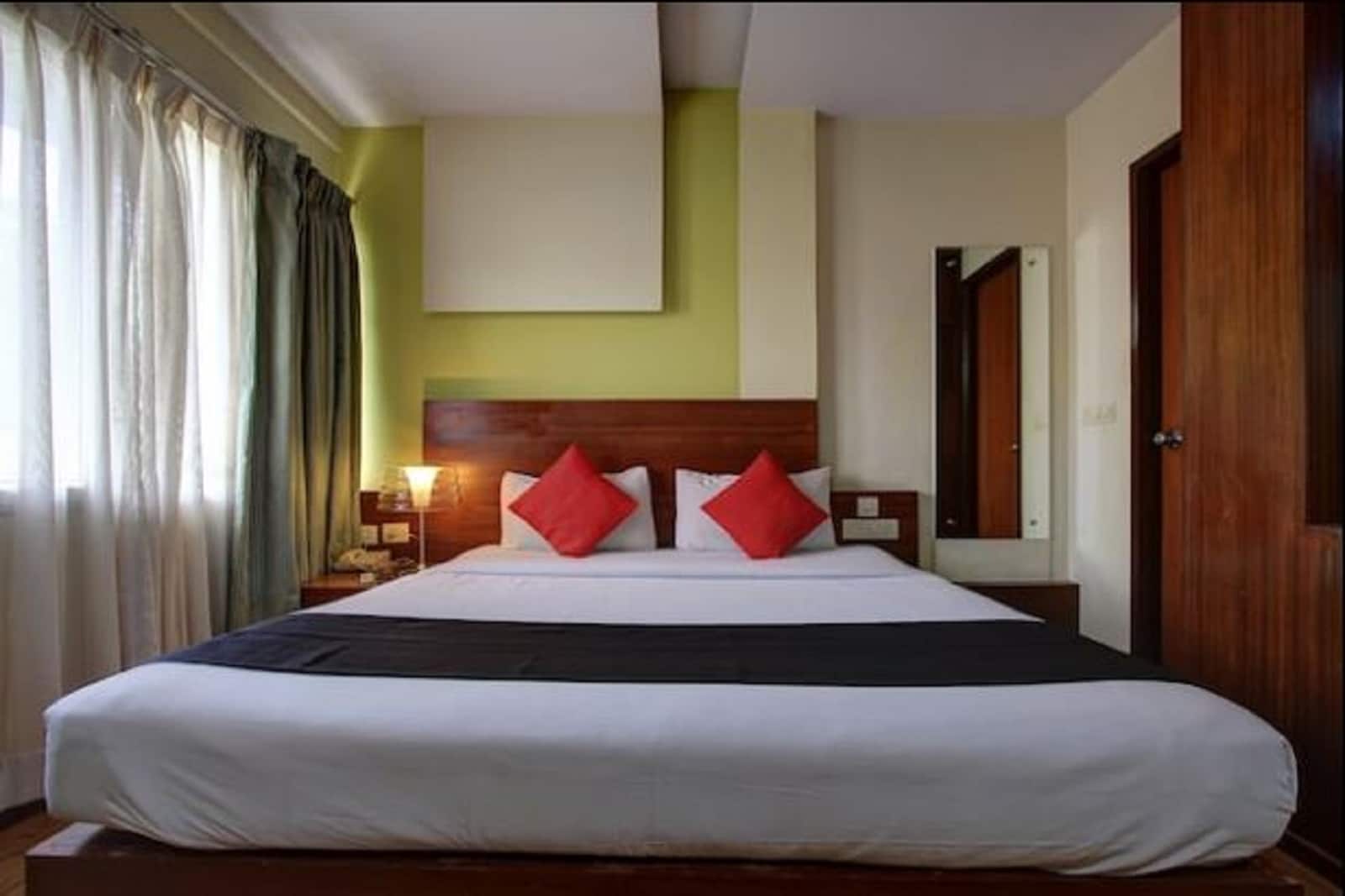 Hotel Chennai Le Palace - Tap to explore photos