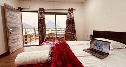 Shri Narayan Residency Room Type - Himalayan View Deluxe Cottage .