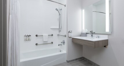 Holiday Inn Express & Suites MARSHALL  Room Type - 2 Queen Beds Suite Comm Accessible