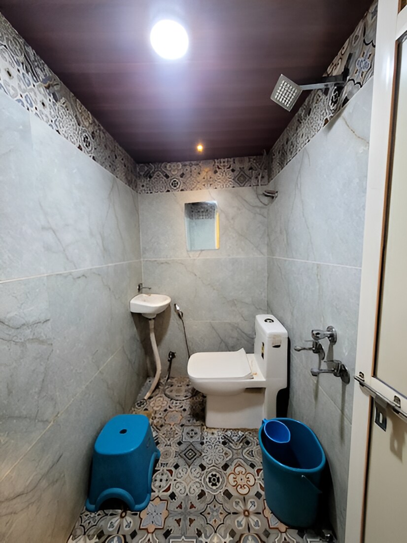AC Budget Rooms near Mahakaal Mandir - Tap to explore photos
