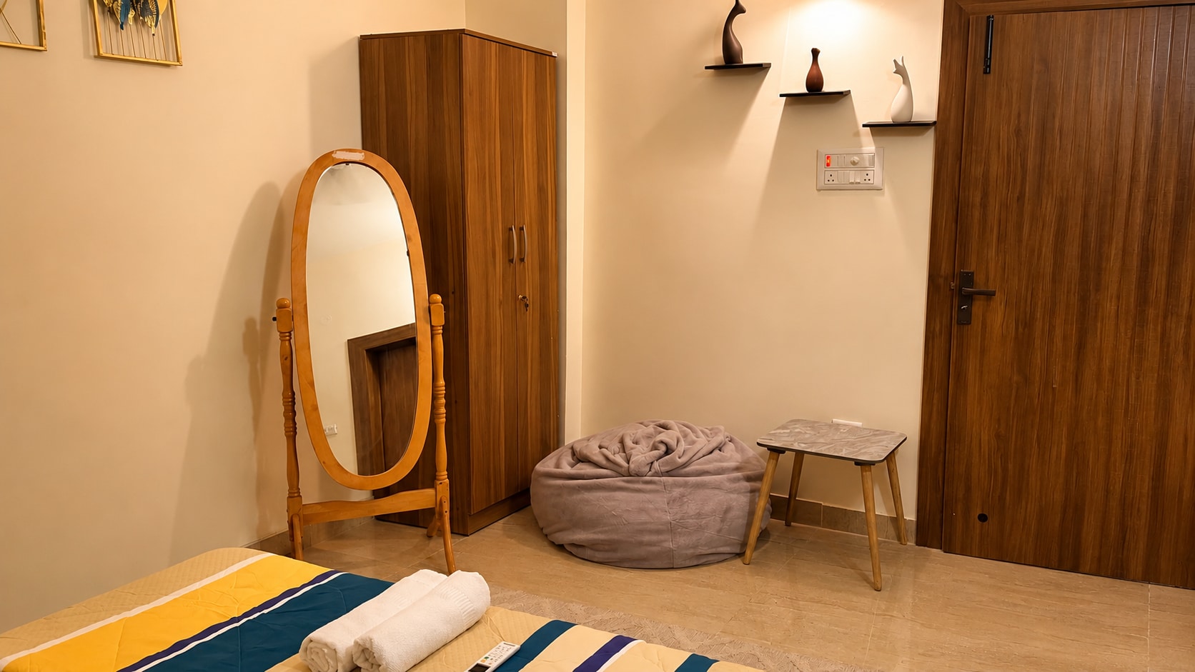 THE CRIB Luxury 3BHK for Groups Family - Tap to explore photos