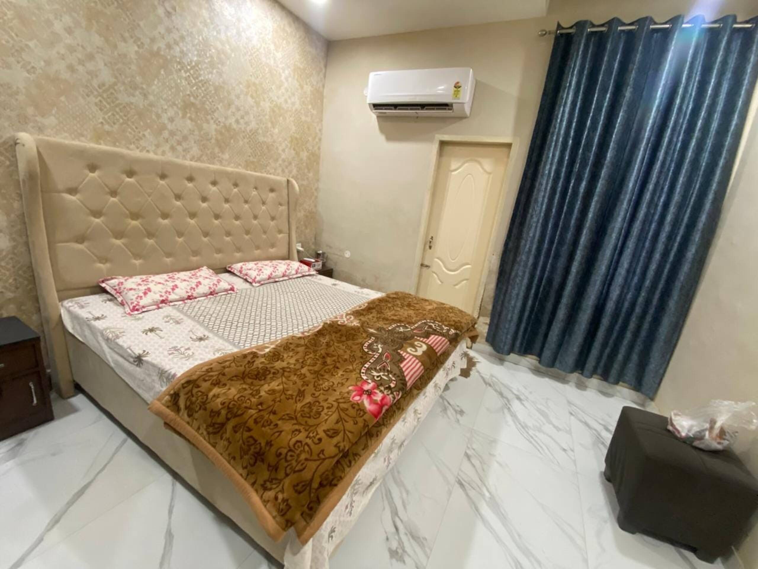 Private Room Day night use Hourly near RBU - Tap to explore photos