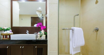 Grand Mercure Bangkok Asoke Residence Room Type - GRAND SUITE 1 King Bed-Living room-Balcony