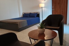 East Habitat | Cozy Stay | Airport