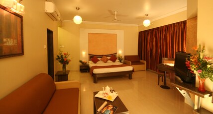 Hotel Saket Plaza (Pure Veg), Mahabaleshwar Room Type - Club Room (A.C.)