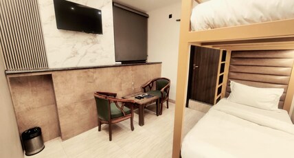 S.B.D. Hotel Room Type - Deluxe Twin Bedroom Bunk Bed
