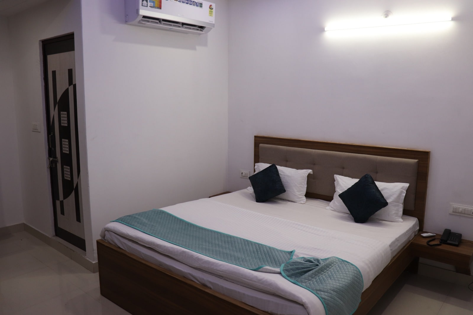 Hotel Drizzles - Tap to explore photos