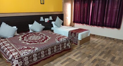 SATKAR PALACE HOTEL Room Type - King Room SATKAR PALACE HOTEL Room Type - King Room