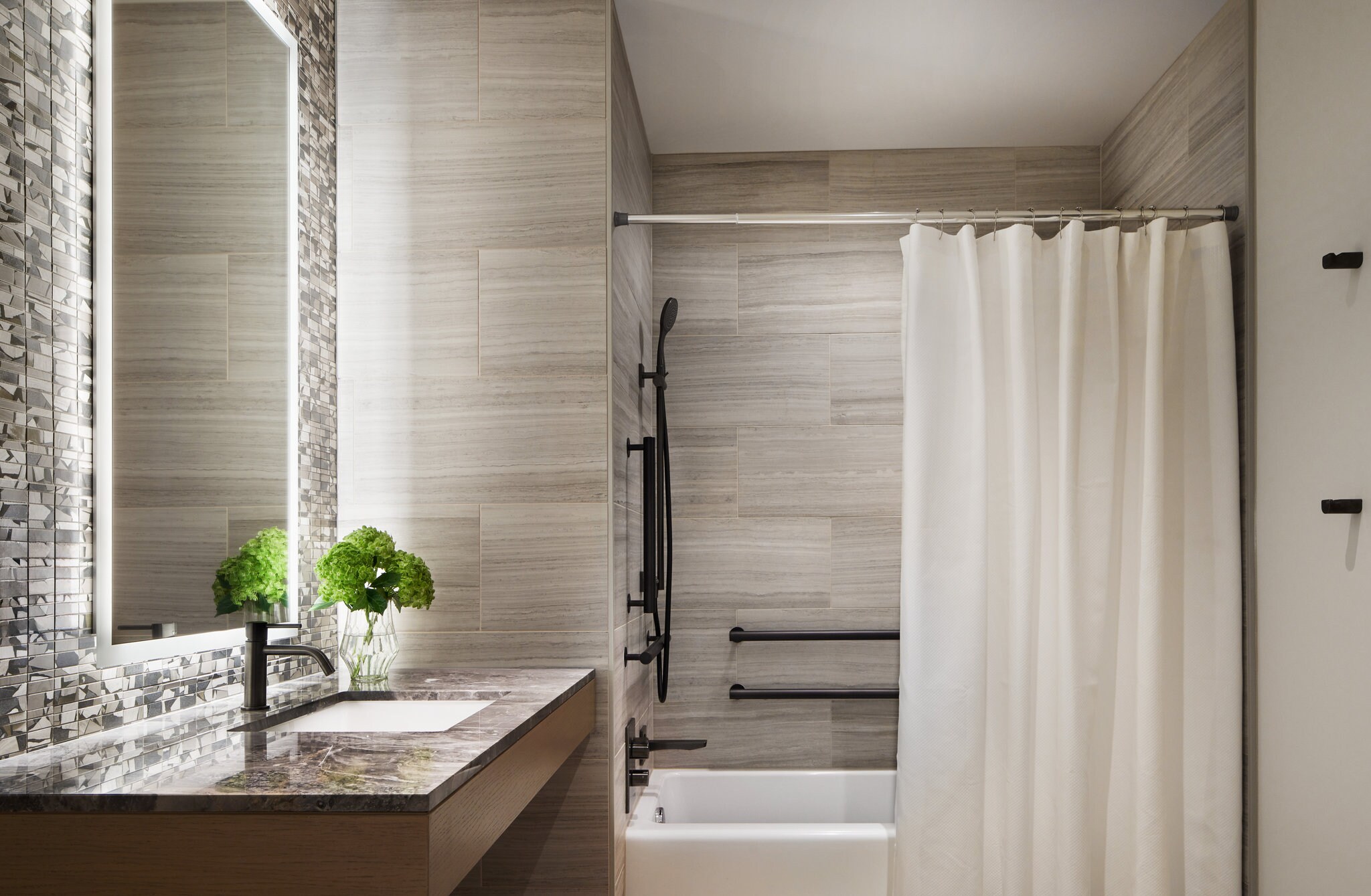 InterContinental Hotels BELLEVUE AT THE AVENUE - Tap to explore photos