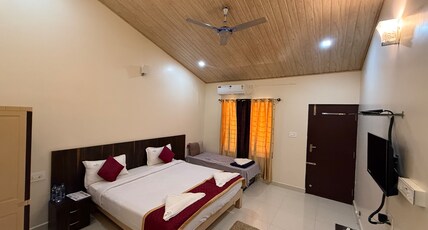 Chirooss Homestay | Dorms & Rooms Room Type - Standard Ac Double Rooms