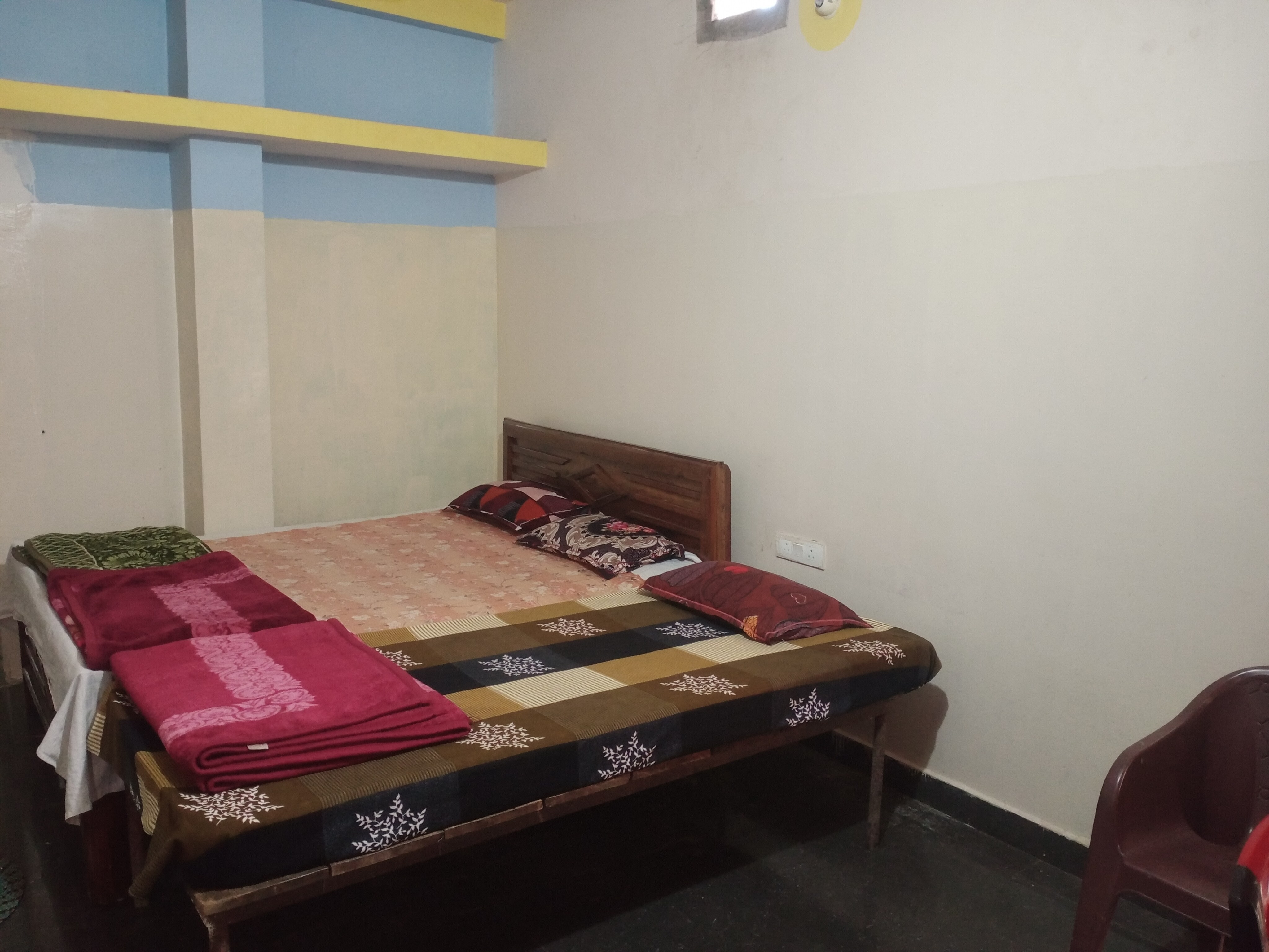 Yogeshwar guest house - Tap to explore photos