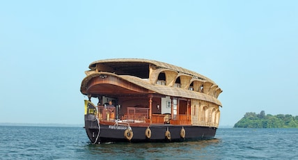 BOATCO ALLEPPEY PRIVATE LIMITED Room Type - Royal Boutique Traditional 3 Bedroom Houseboat BOATCO ALLEPPEY PRIVATE LIMITED Room Type - Royal Boutique Traditional 3 Bedroom Houseboat