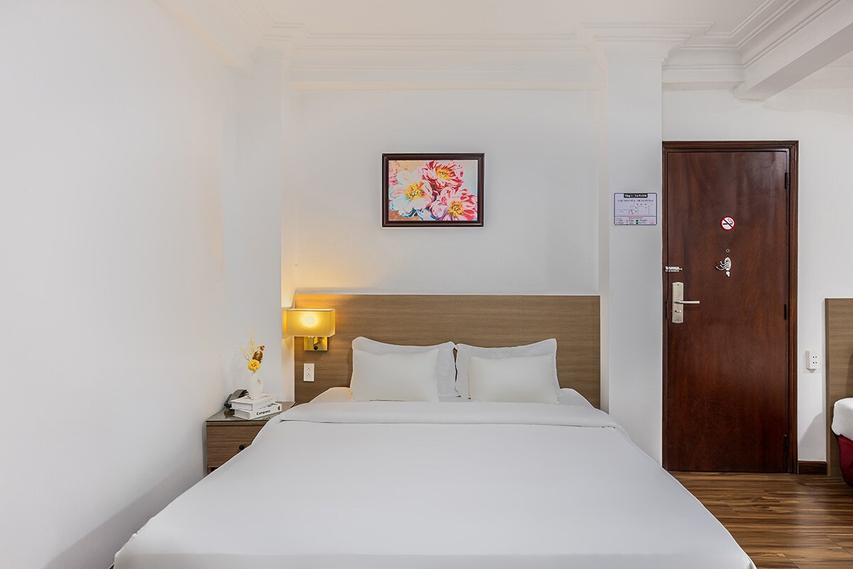 A25 Hotel - 14 Pho Duc Chinh - Tap to explore photos
