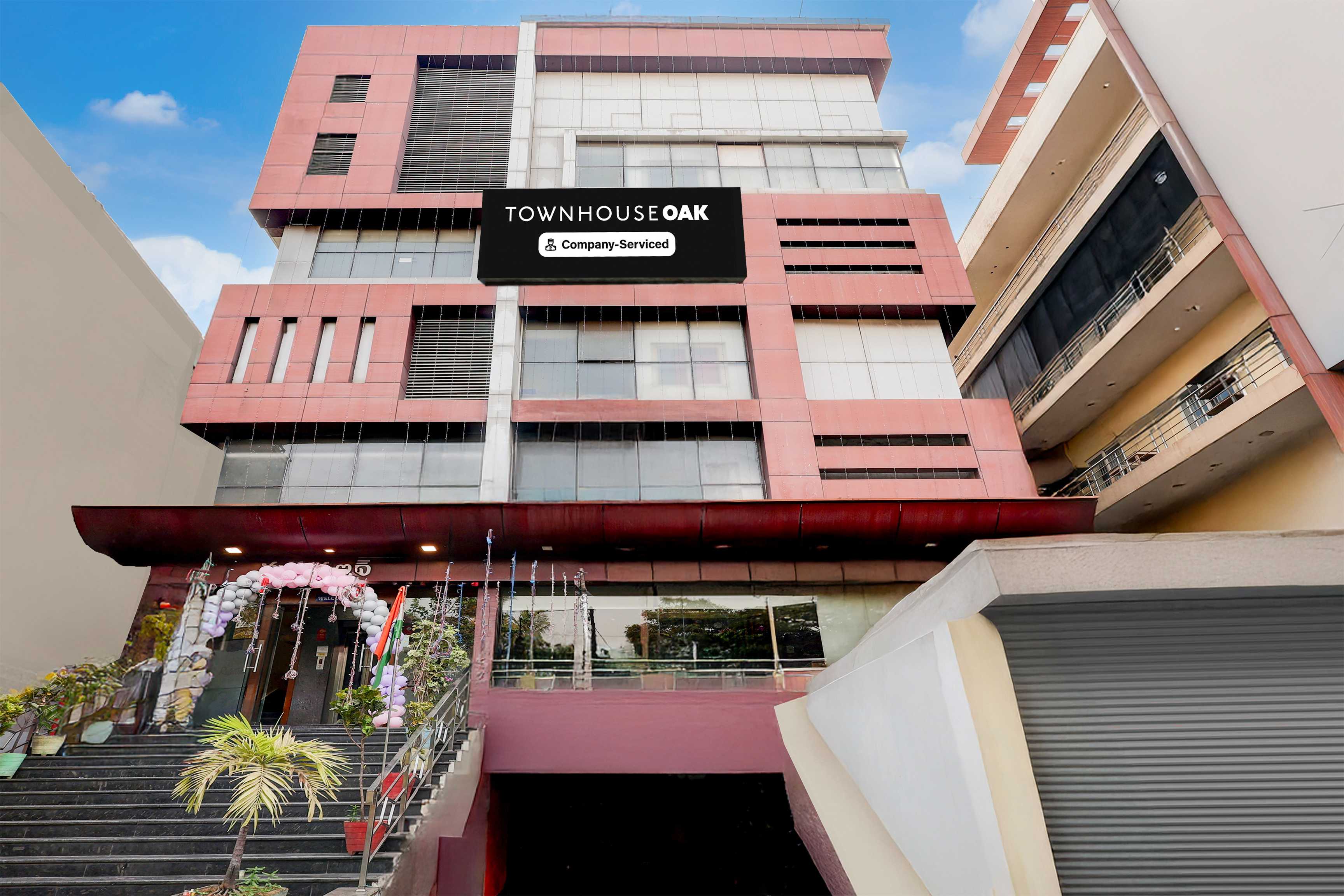 Townhouse Oak Sankaramatam Road Diamond Park - Tap to explore photos