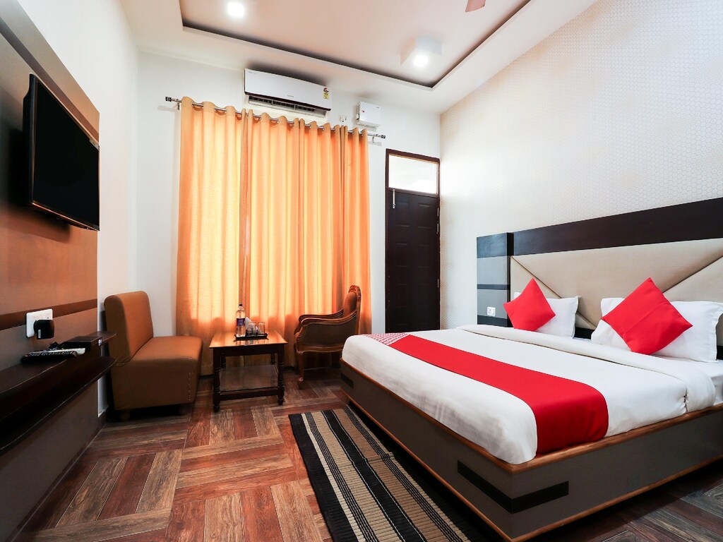 HOTEL BANDHAN - Tap to explore photos